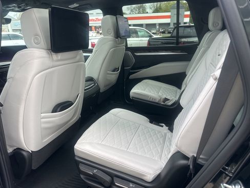 Used 2026 Cadillac Escalade Platinum Sport w/ LPO, ONYX Package image 40