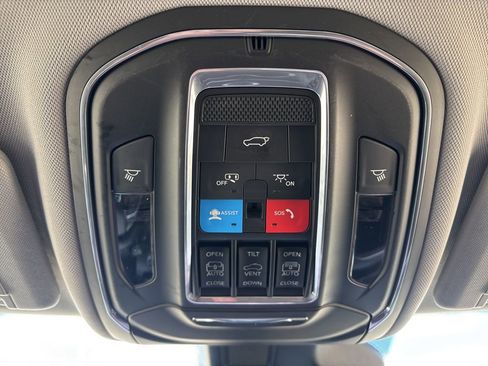 Used 2022 Jeep Grand Cherokee L Limited image 34