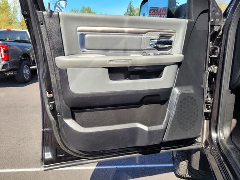 Used 2017 RAM 2500 Big Horn w/ Sport Appearance Group AWD/4WD image 12
