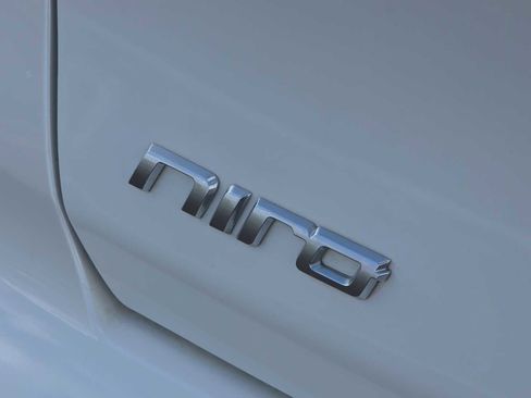 Used 2022 Kia Niro EX image 11