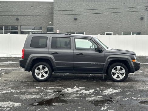 Used 2014 Jeep Patriot Latitude image 2