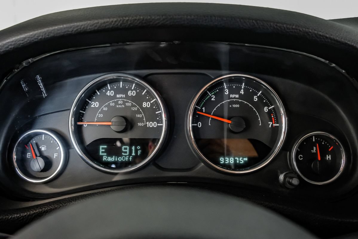 Used 2016 Jeep Wrangler Unlimited Sahara w/ Connectivity Group AWD/4WD image 18