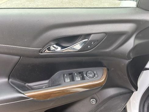 Used 2023 GMC Acadia SLE w/ Driver Convenience Package image 10