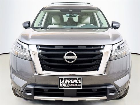 Used 2023 Nissan Pathfinder SL image 2