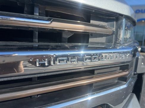 Used 2020 Chevrolet Silverado 1500 High Country w/ Technology Package image 4