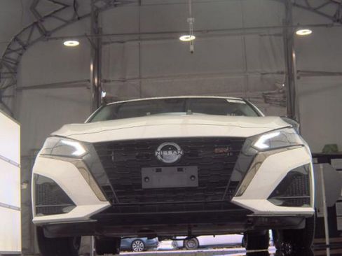 Used 2023 Nissan Altima 2.5 SR w/ SR Premium Package AWD/4WD image 4