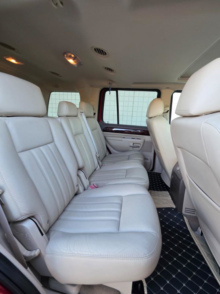 Used 2004 Lincoln Aviator AWD image 16