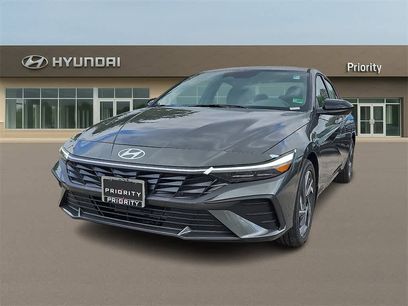 New 2025 Hyundai Elantra SEL
