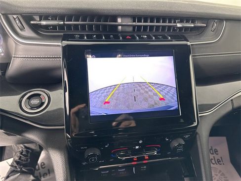 Used 2023 Jeep Grand Cherokee Altitude image 31