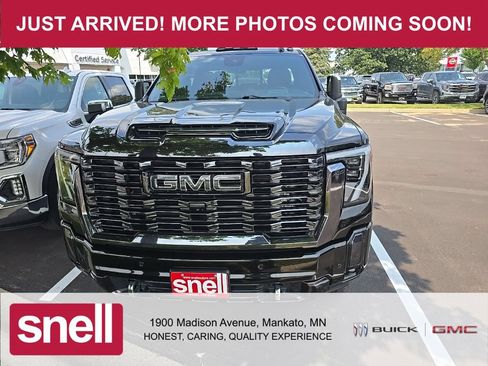 Used 2024 GMC Sierra 3500 Denali Ultimate AWD/4WD image 3