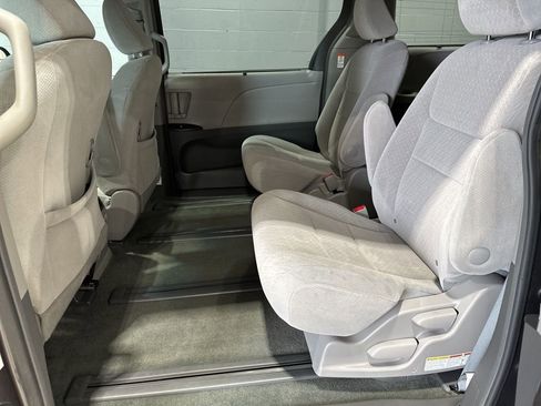 Used 2015 Toyota Sienna LE image 13