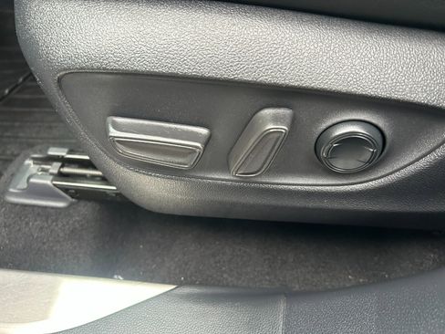 Used 2020 Toyota Highlander Limited image 10