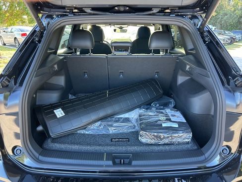 New 2026 Volkswagen Tiguan SE R-Line FWD image 52
