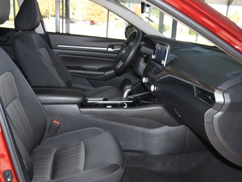 Used 2024 Nissan Altima 2.5 SV image 19