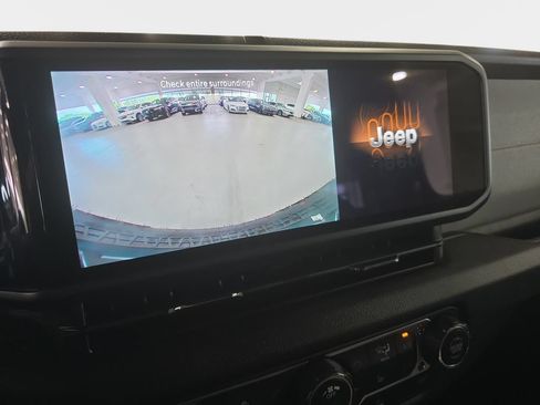 Used 2025 Jeep Wrangler Unlimited Sport AWD/4WD image 18