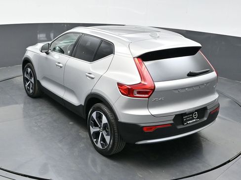Used 2025 Volvo XC40 B5 Plus image 29