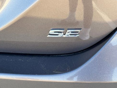 Used 2023 Toyota Camry SE FWD image 11
