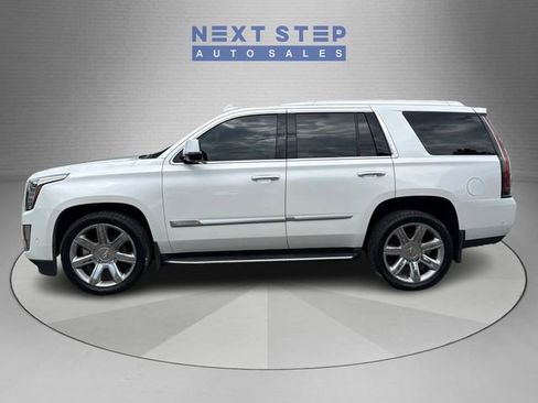 Used 2019 Cadillac Escalade Luxury AWD/4WD image 4