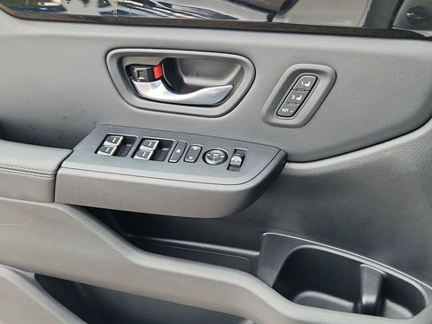 Used 2025 Honda Pilot EX-L image 9