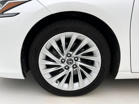 Used 2019 Lexus ES 300h image 32