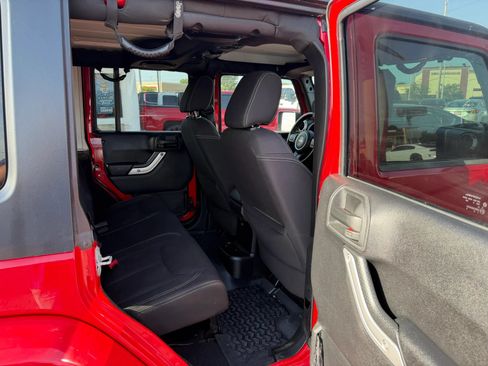 Used 2014 Jeep Wrangler Unlimited Sahara w/ Connectivity Group AWD/4WD image 10