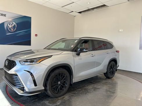 Used 2023 Toyota Highlander XSE image 2