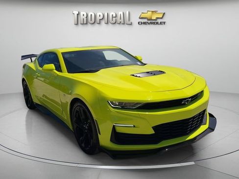 Used 2021 Chevrolet Camaro SS RWD image 4