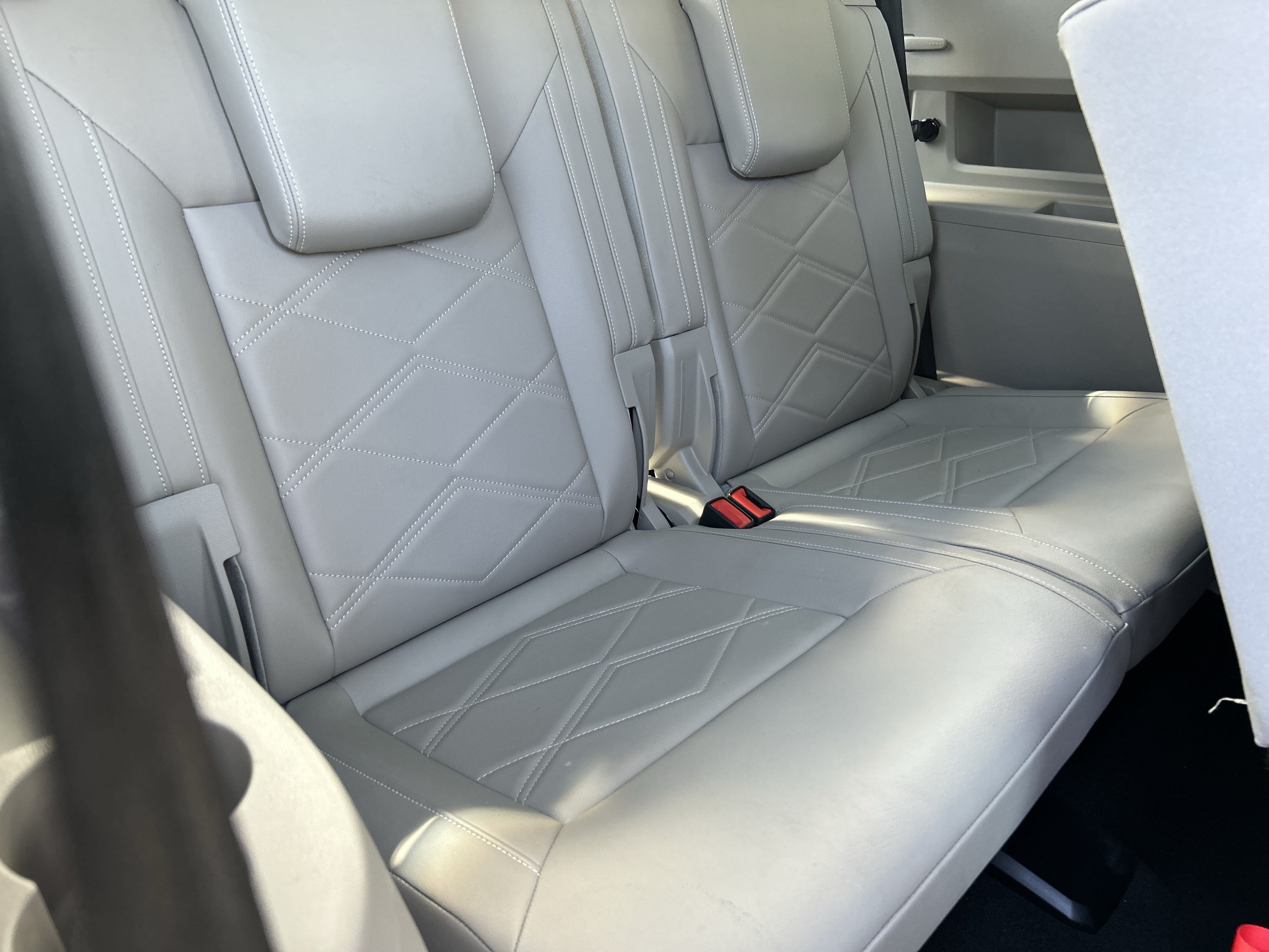 Certified 2025 Volkswagen Atlas SE w/ Panoramic Sunroof Package FWD image 12