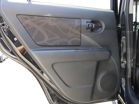 Used 2014 Scion xB FWD image 13