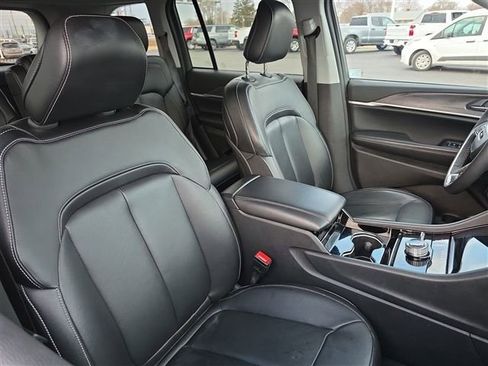 Used 2023 Jeep Grand Cherokee Limited image 39