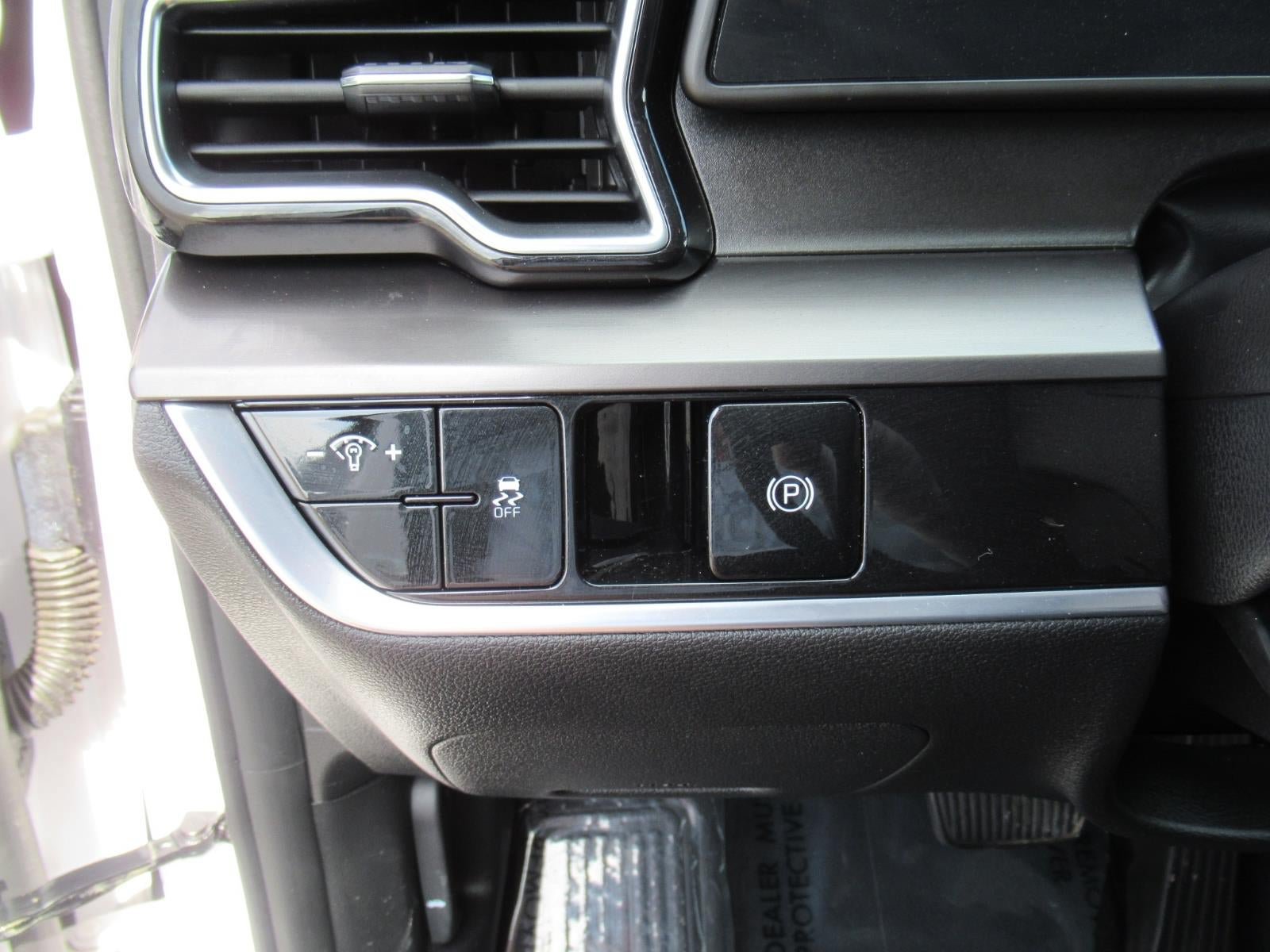 Used 2024 Kia Sportage EX FWD image 19