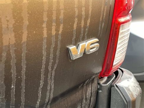 Used 2016 Toyota Tacoma TRD Sport image 11