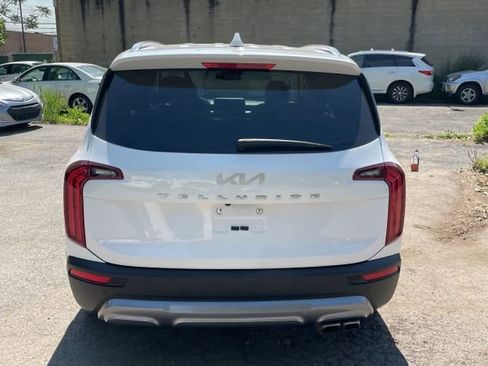 Used 2022 Kia Telluride EX w/ EX Premium Package FWD image 8