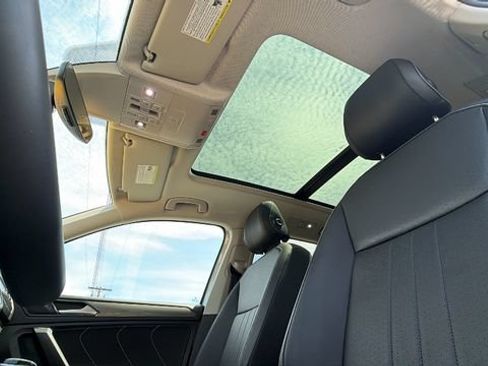 Used 2023 Volkswagen Tiguan SE w/ Panoramic Sunroof Package AWD/4WD image 27