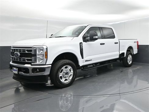 Used 2025 Ford F350 XLT image 4