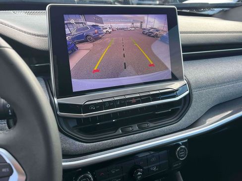 Used 2024 Jeep Compass Latitude image 21