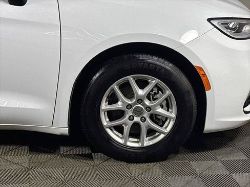 Certified 2023 Chrysler Pacifica Touring-L FWD image 22