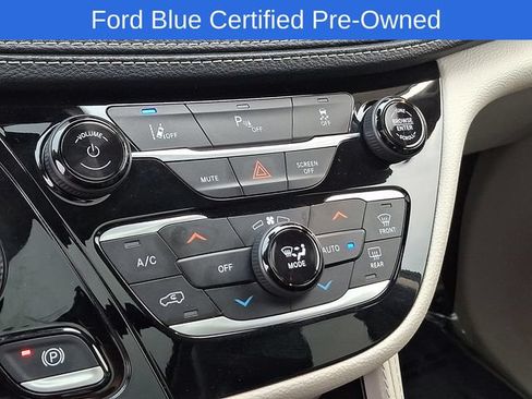 Used 2023 Chrysler Pacifica Limited FWD image 18