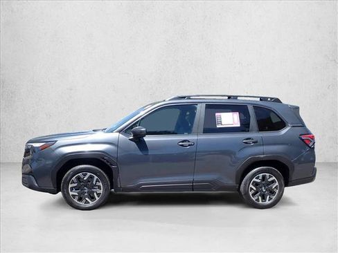 Used 2025 Subaru Forester Premium AWD/4WD image 2
