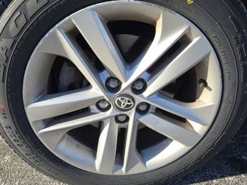 Used 2021 Toyota Corolla SE w/ Carpet Mat Package (TMS) image 3