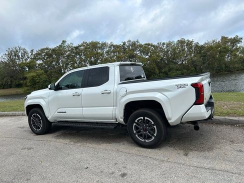 Used 2025 Toyota Tacoma TRD Sport image 3
