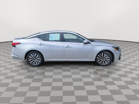 Used 2023 Nissan Altima 2.5 SV image 9