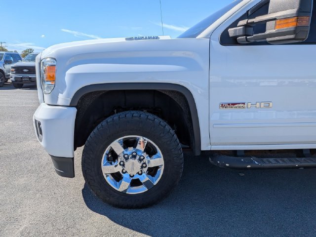 Used 2019 GMC Sierra 2500 SLT w/ Duramax Plus Package AWD/4WD image 19