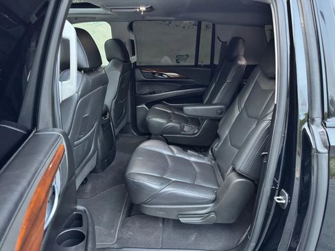 Used 2020 Cadillac Escalade ESV Premium Luxury w/ Escalade Sport Edition AWD/4WD image 32