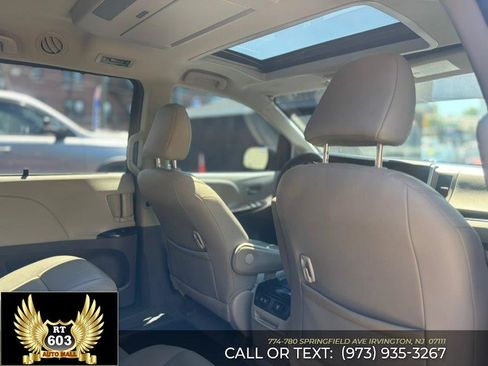 Used 2020 Toyota Sienna XLE Premium FWD image 14