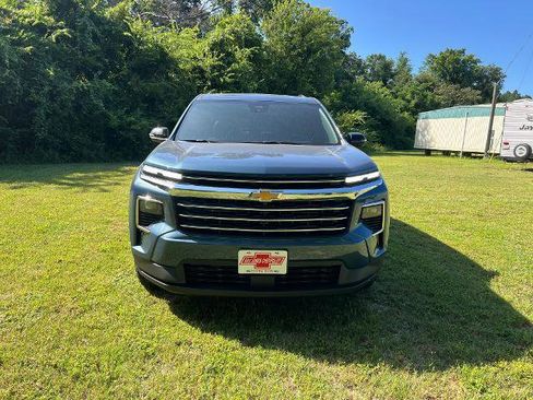 New 2025 Chevrolet Traverse LT image 3
