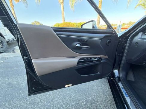 Used 2024 Lexus ES 300h w/ Premium Package FWD image 24