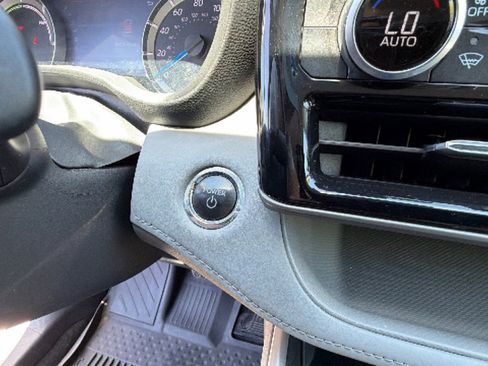 Used 2023 Toyota Highlander LE AWD/4WD image 17