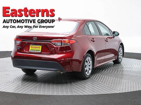 Used 2025 Toyota Corolla LE FWD image 5