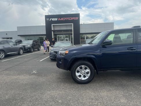 Used 2023 Toyota 4Runner SR5 AWD/4WD image 11